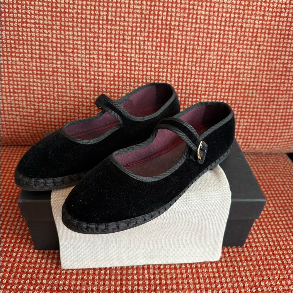 Black Velvet Mary Jane Flats with Buckle Strap - Classic Women's Loafers